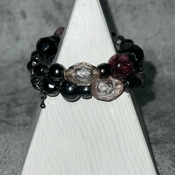 N27. MODERN LUCITE BEADED STRETCHY BRACELET PURPLE/SILVER/BLACK/SMOKY COLORS‎ - Picture 1 of 4
